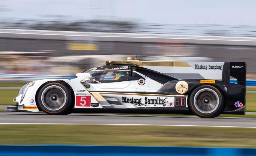  Cadillac DPi-V.R 2017 года  (фото 4 из 30)
